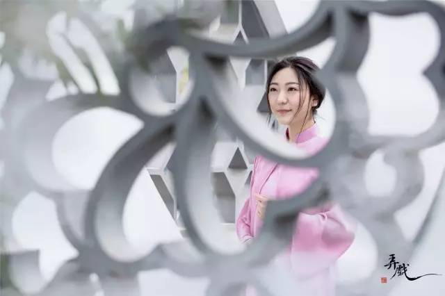 刘珂矣新歌《弄戏》,别致演绎戏梦人生