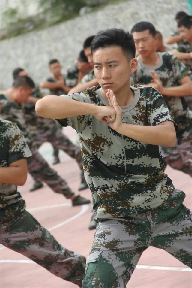 警棍盾牌术训练