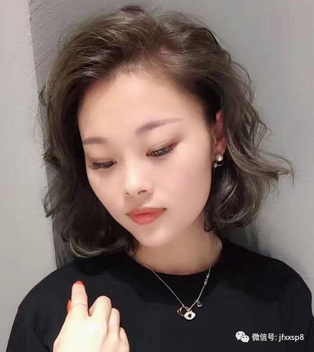 今年图片发型"烫发最红"波浪烫发小人气中长发大全发型女生图片