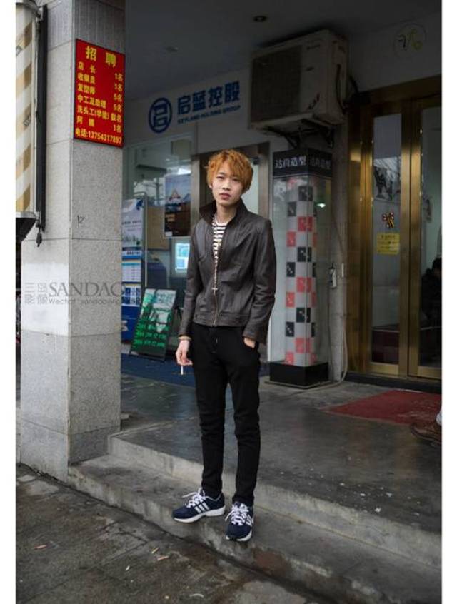 无法摆脱洗剪吹怪圈的理发店小哥,酷爱尝试新造型却始终杀马特