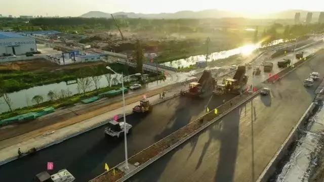 浦滨路隧道这部分开通后,从江北大道到扬子江隧道已实现无红绿灯通行.