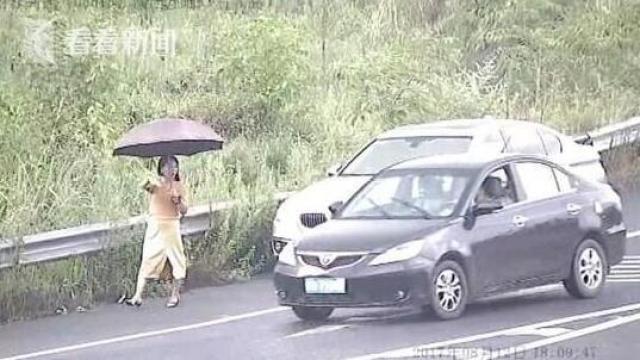 这段时间,渝蓉高速公路五支队值班中心多次接到投诉电话,说在高速上