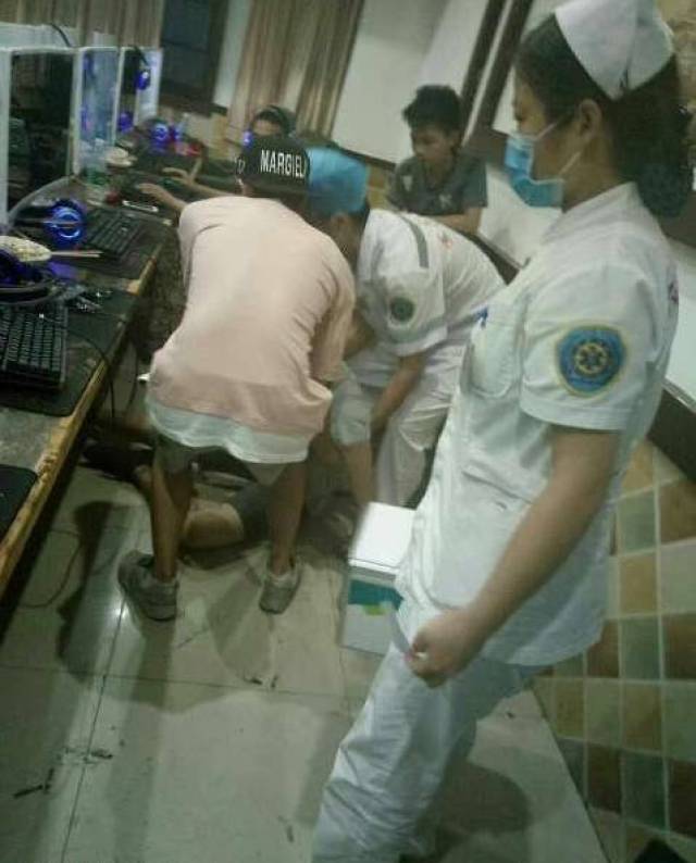 吓人!一17岁学生在网吧突然倒地,手脚抽搐,口吐白沫!
