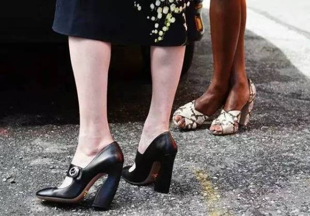穿高跟鞋怎么才算合脚 71117b36cdb147579672566b5b7a9c90.jpeg