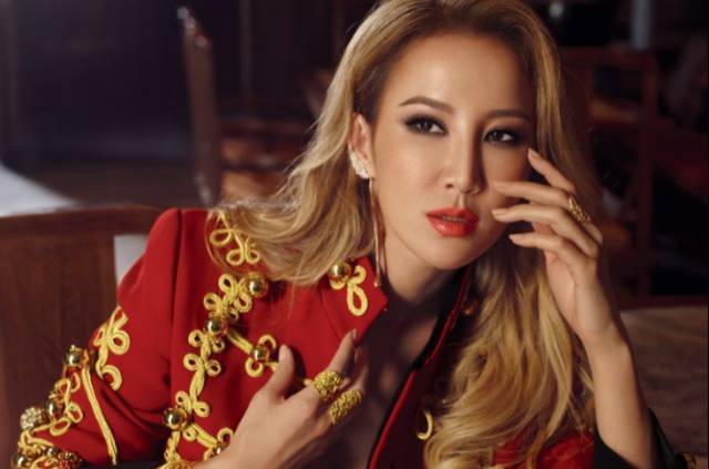 李玟,林忆莲两大歌后为爱开唱