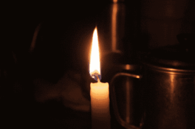 (为你点一支蜡烛,希望下辈子平安健康) 它 的 故 事