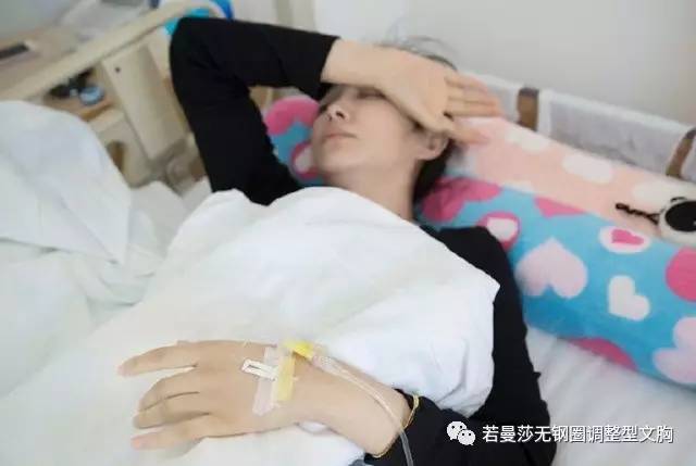 医生扒内衣_美女被绑架扒衣剩内衣