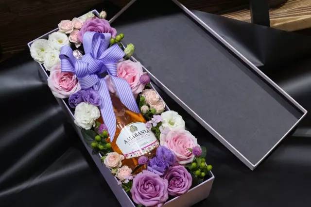 丨独家定制——【红酒 鲜花】礼盒,带她喝花酒去!