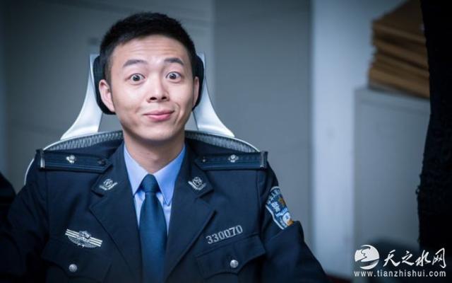 《警察锅哥》热播 张圣岳鬼马滑稽致力于"接地气"