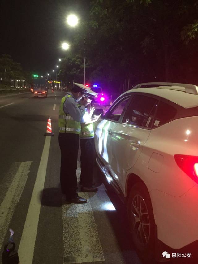 设卡查车   交警大队平潭设卡查车