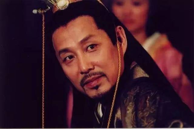 这是不是最惨的嬴政?老妈私通、臣子叛乱,甚至