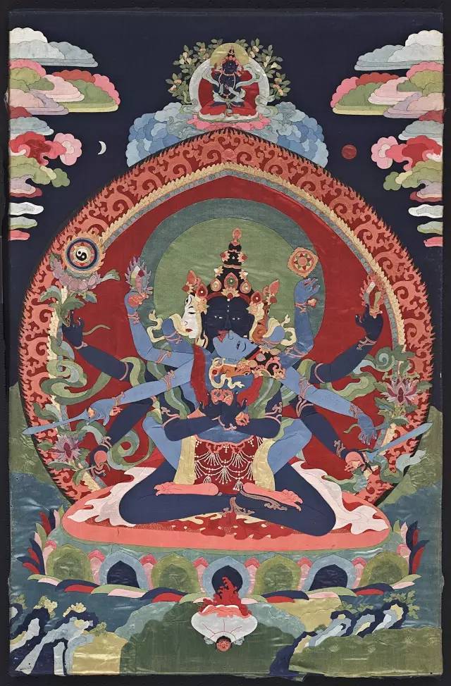 是藏密无上瑜伽部的五大本尊之一,是藏传佛教格鲁 位于主尊上面的为