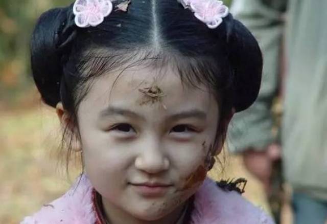 4岁出道,小童星越长越丑掉渣,如今逆袭成美女!网友却说是整容
