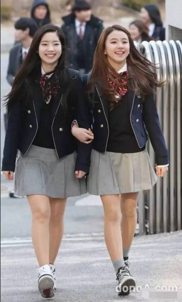 都说中国校服丑,但是最近有些韩国人表示:好羡慕中国校服,好想穿啊!