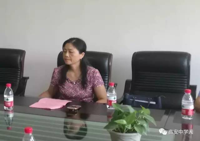 干部科科长徐玉民,宣传部副部长况志勇出席,高安中学全体领导班子成员
