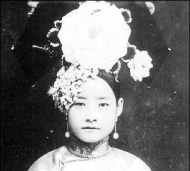 故事是这样的:"十公主"是清朝乾隆皇帝第十个女儿.
