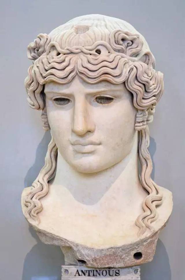 安提诺乌斯(antinous)是罗马皇帝哈德良的情人,在他生前和死后,哈德良