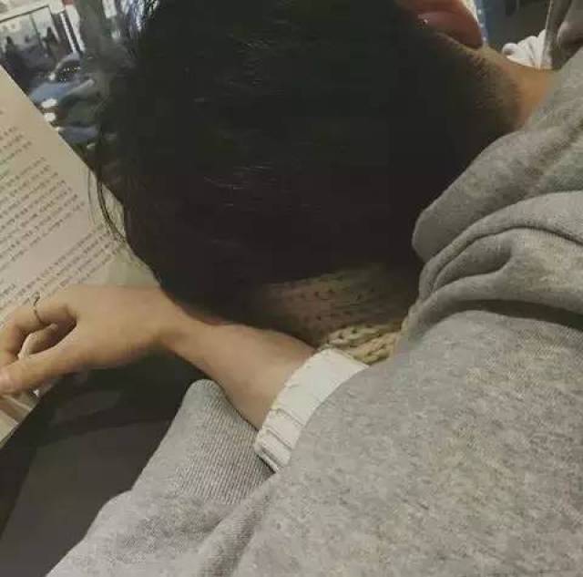 男生自拍不露脸才是娴的帅!