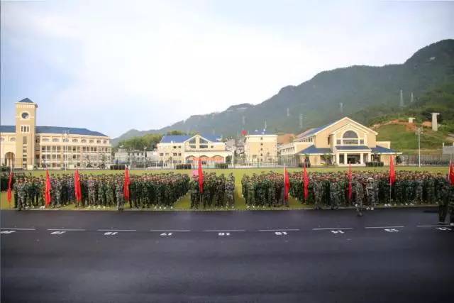 稍息,立正,齐步走!龙泉浙大中学,我们一起历的训
