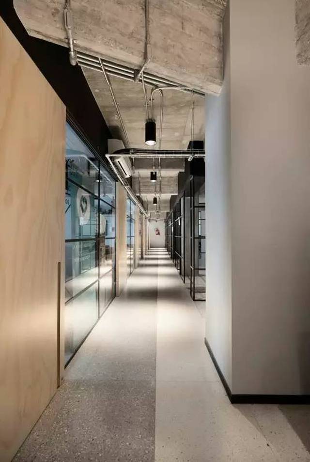 像在咖啡厅一样惬意,墨西哥工业风loft办公室设计
