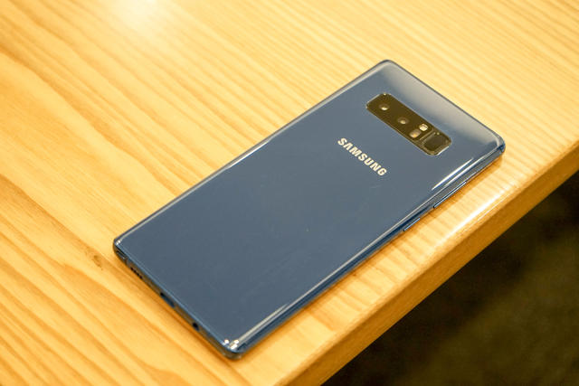 三星note8真机入手图赏:可能是目前屏占比最高的手机