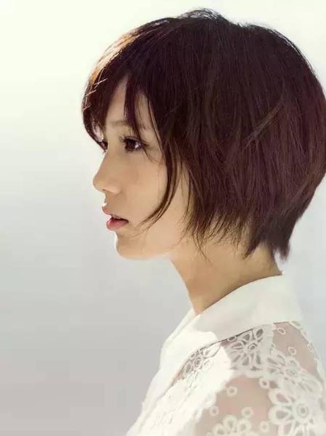 本田翼的大多角色都是短发出演,比如《恋仲》《校阅女孩》《青春之旅