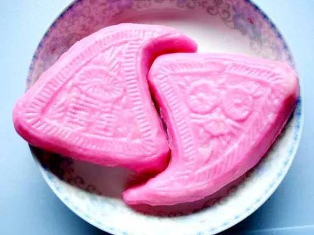 图片来源网络 有红桃粿,桃果造型,少女心的颜色,香软可口.