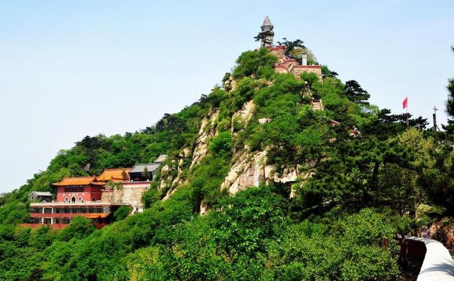 盘山风景区是国家重点风景名胜区,国家 5a 级景区盘山,犹如十里锦屏