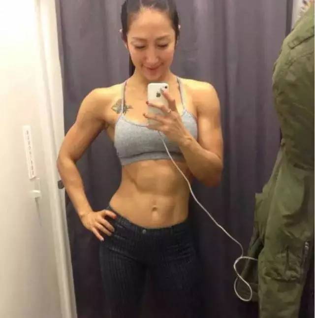 牟丛会参加健体比赛,训练方法自然会更趋于专业性和竞技性,所以从她的
