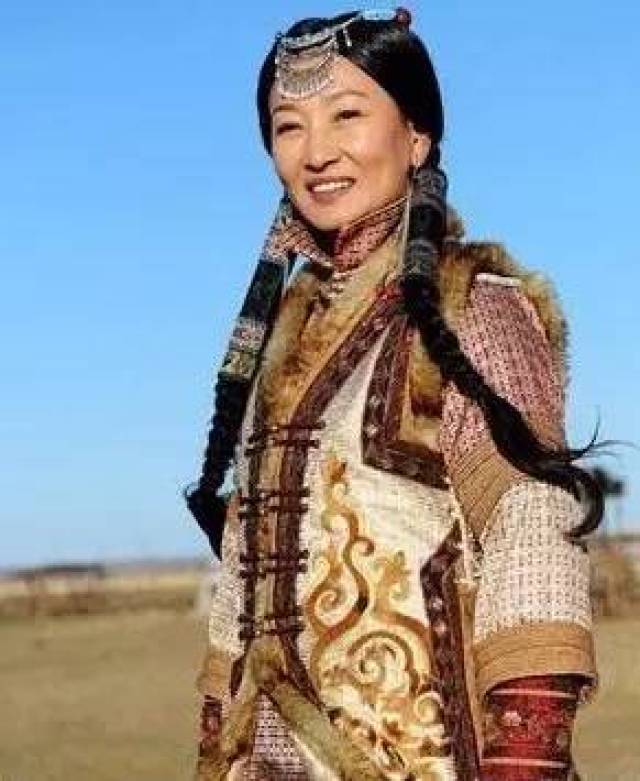 著名演员哈斯高娃获蒙古国政府突出贡献勋章