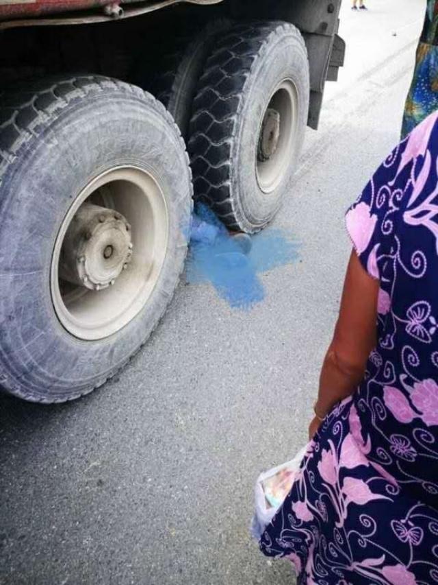 好心痛!兰桥发生严重车祸,一小孩被大货车碾压身亡