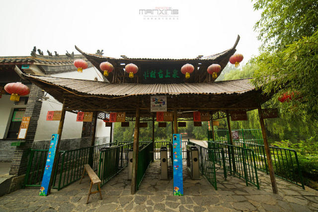 竹泉村景区入口"泉上古村"