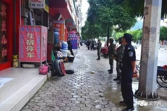大快人心!富宁朋友圈热传的"大批女子"被警方带走,真相是这样的.(图)