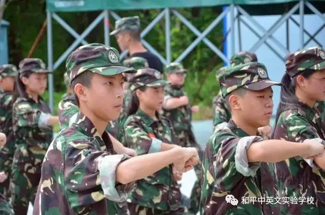 2017年8月24日,为期5天的2017级新生军训在大鹏国防教育基地拉开帷幕.