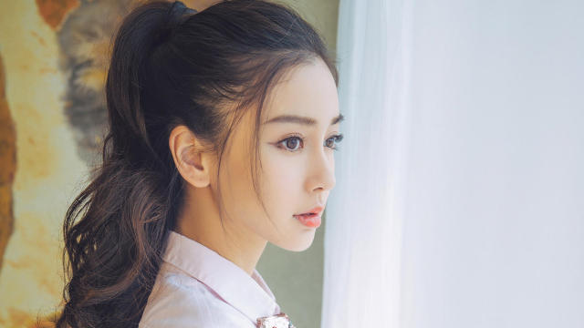 Angelababy侧颜,侧颜很丑的女明星 作为模特出身的angelababy,长相可是必备的一项利器.