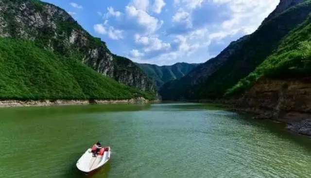 郑国渠旅游风景区位于泾阳县王桥镇西北部,北仲山内泾河流域.