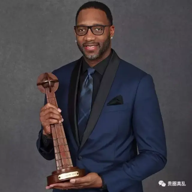 2次入选nba最佳阵容一阵的男人 终于将自己的名字刻在了名人堂的奖杯