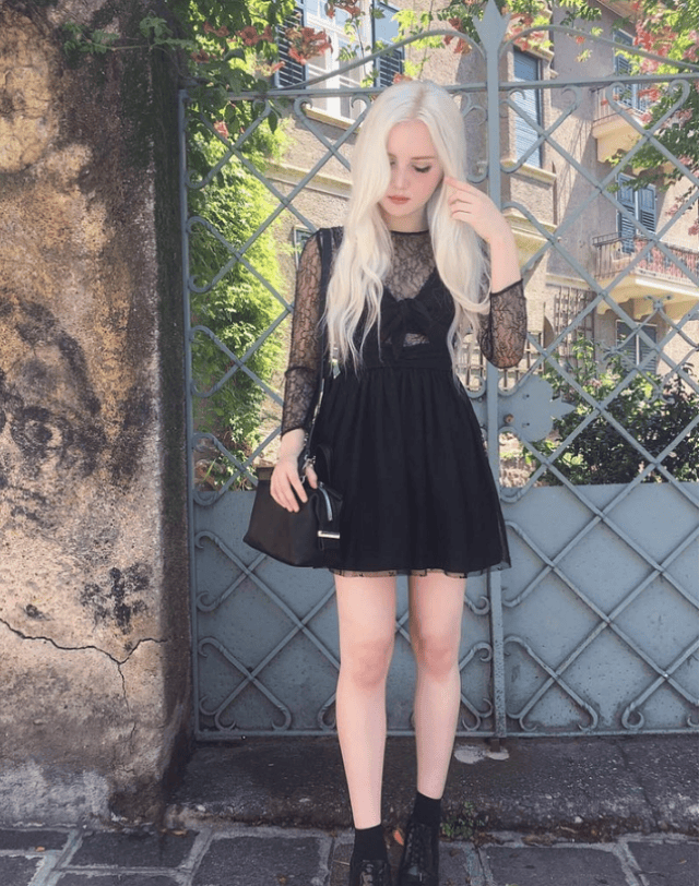 俄罗斯银发美女酷试精灵 靠美貌养活自己
