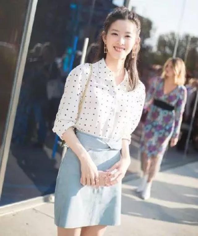 被吐槽穿衣土到惊艳时装周,24岁章泽天如何逆袭成完美