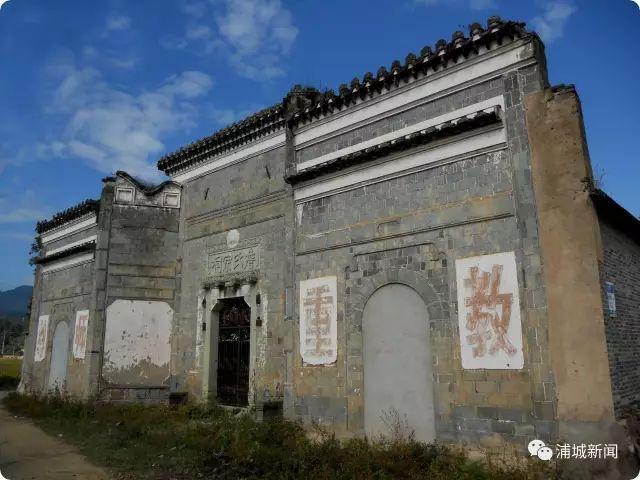 连日来,浦城组织县博物馆,县朱子办等单位工作人员对忠信镇上同古民居