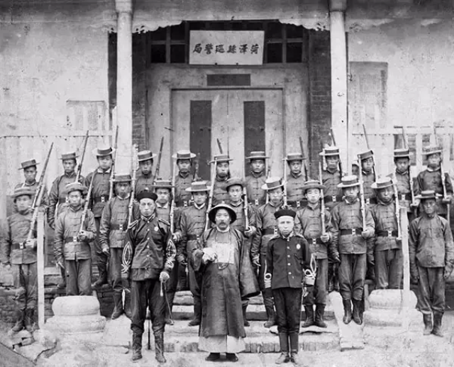 清军乐队,照片大约拍于1900年代.