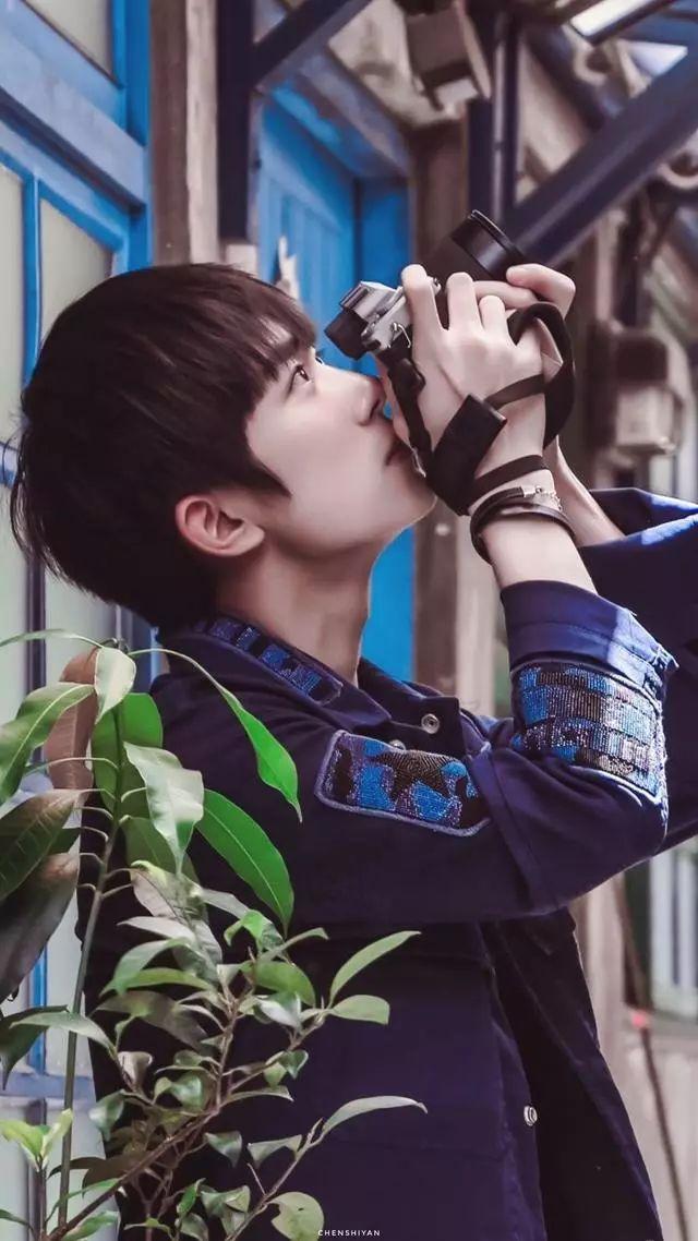 易烊千玺台湾写真,拿去做壁纸吧!