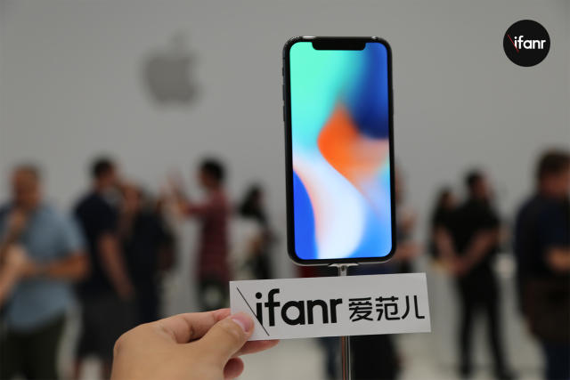 在俄罗斯,iphone x 在苹果官网的起售价为 79990 卢布(约 1388 美元)