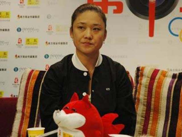 "乒乓球这项运动属于全人类,"刘伟在接受勋章时说.