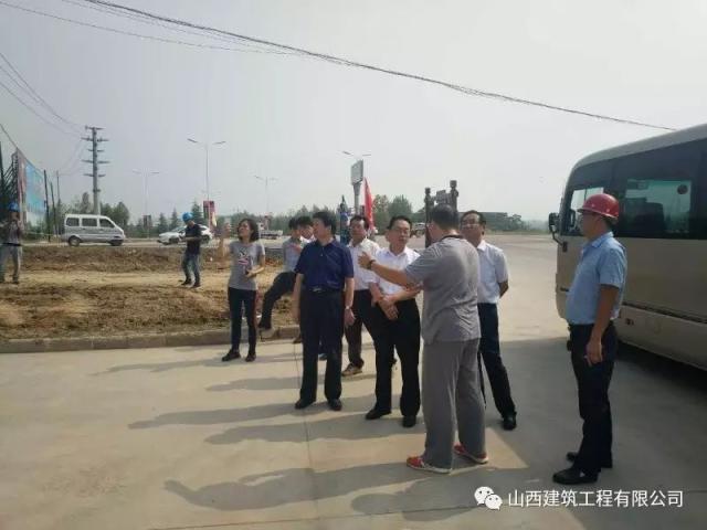 9月17日,运城市委副书记,市长朱鹏在运城市水务局局长靳虎刚,项目管理