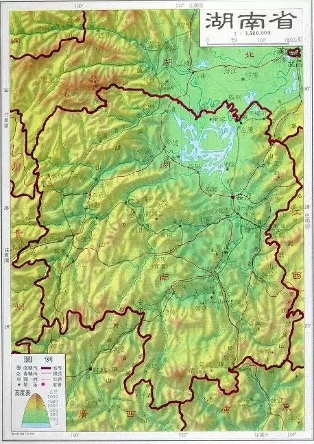 从地形图上可以看出,整个湖南基本上是山水相交的地貌,仅有北部的一