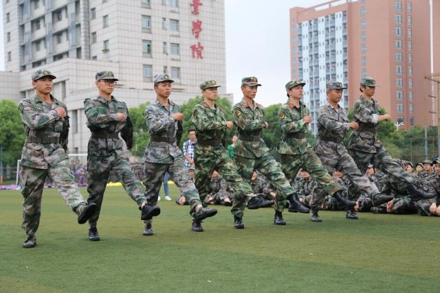 军训特辑|这个教官不太冷