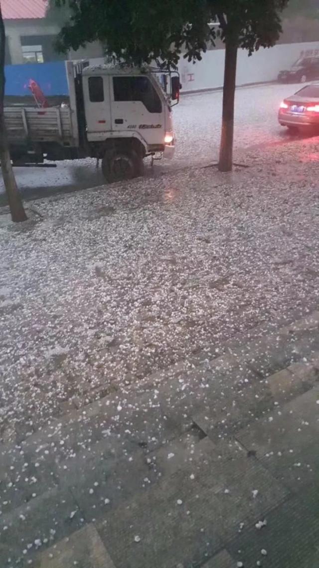 人品不好出门被暴雨拍