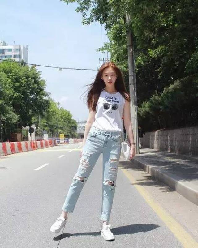 跟韩国女生一起穿上破洞牛仔裤!