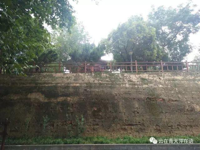 公园望仙台一角 明远顶位于建设路老酒精厂院内.